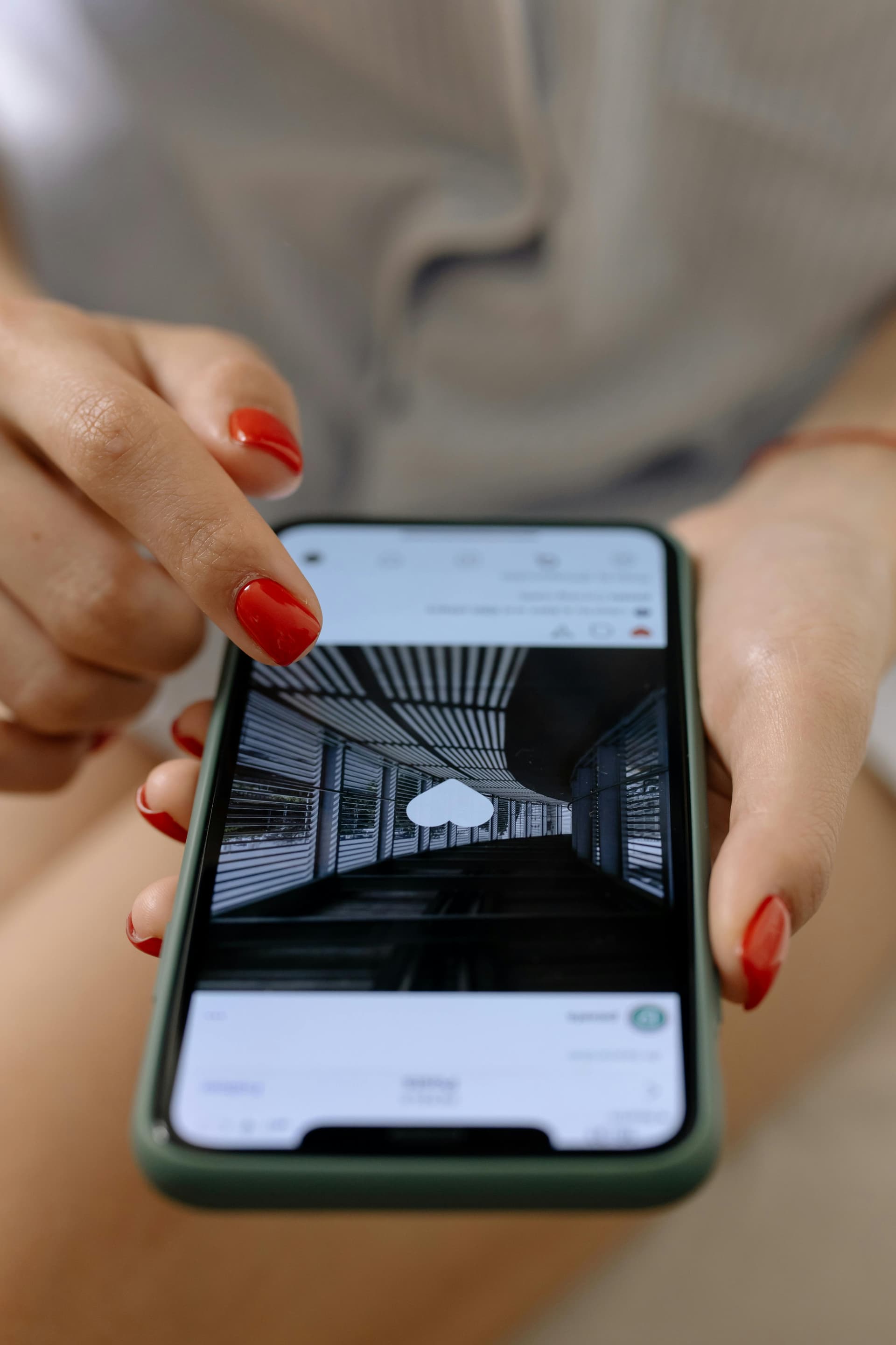 INSTAGRAM HABITS YOU NEED TO LET GO OF